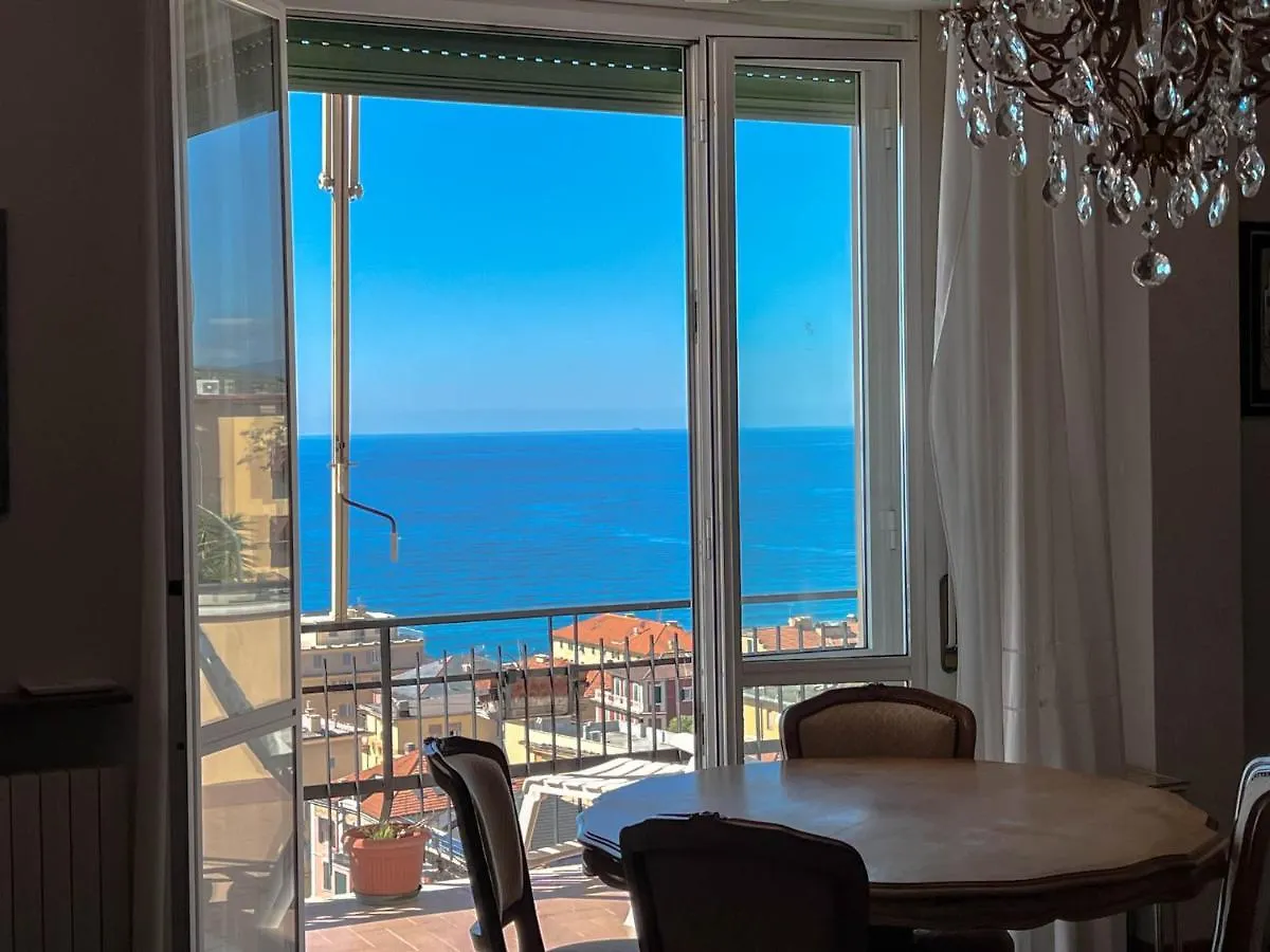 Grande Appartamento Vista Mare Varazze Italia